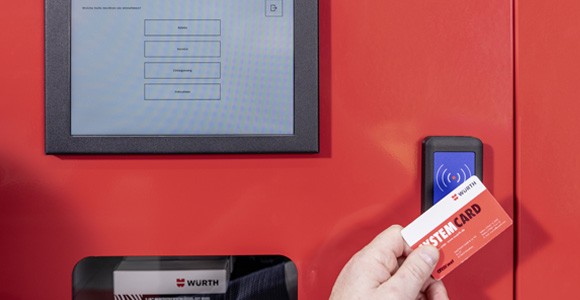 Kontrol af udtagning sker med et RFID-kort eller en pinkode.