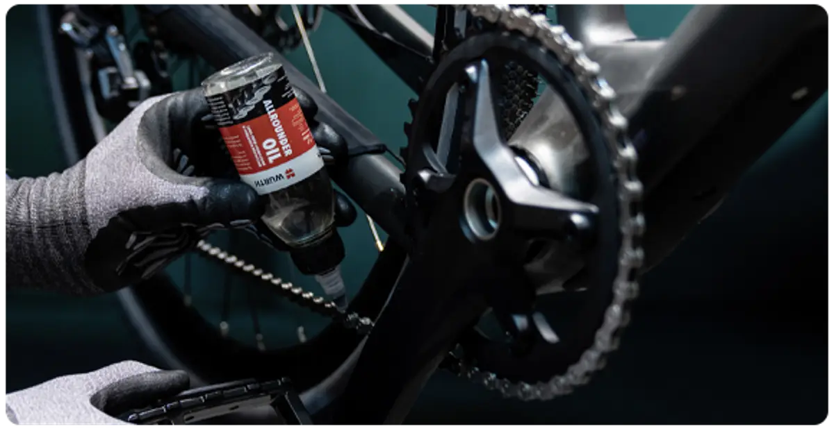 3. Smør kæden med den rette olie ​