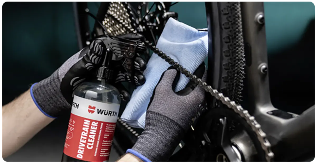 2. Vask og skrub kæde og tandhjul grundigt