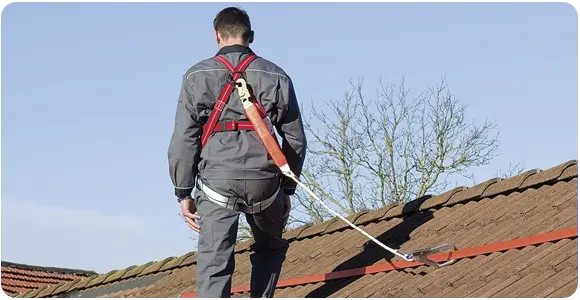 ARBEJD SIKKERT PÅ TAGET